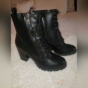 David Aaron black lace up boots size 8.5